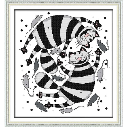 The black and white cats hunting the mice